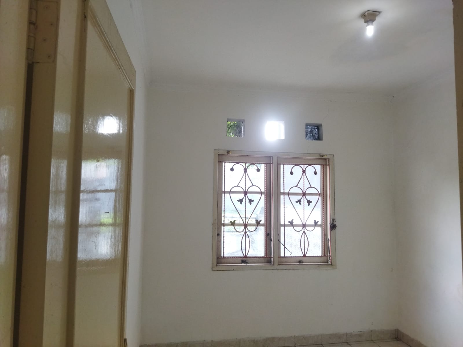 Rumah Dijual di Cluster Zona Eropa Boulevard Deltamas